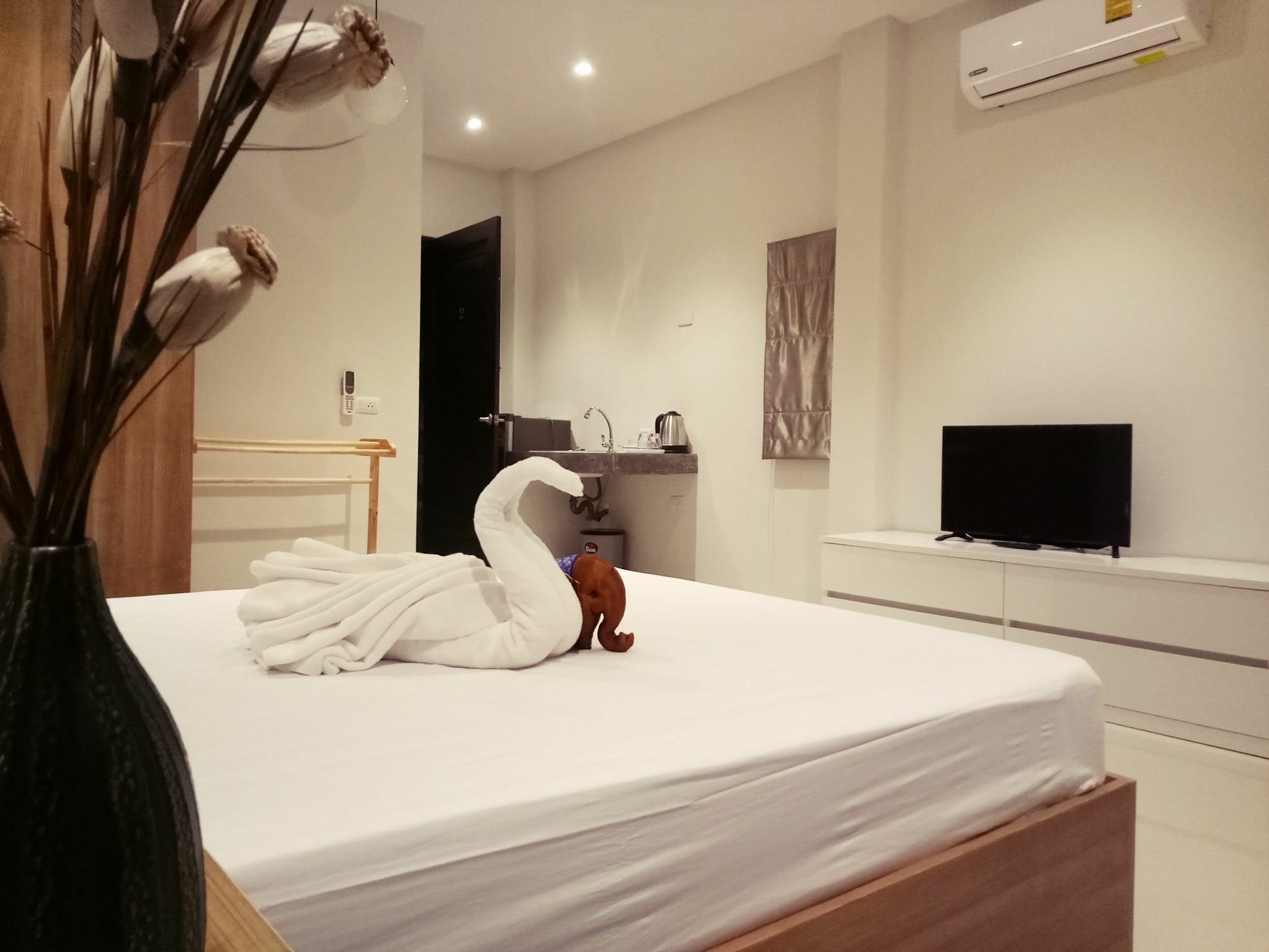Baan Phunwanna Villa Kata Beach  Exteriör bild